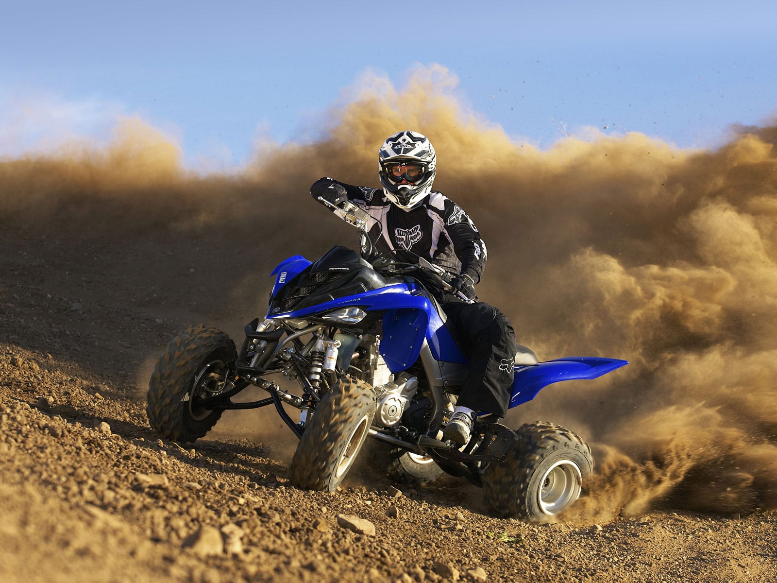 Cómo solucionar los problemas con el carburador de un Yamaha Raptor