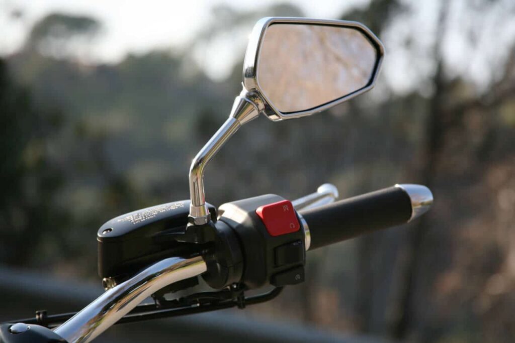 Mantenimiento para los espejos de una moto