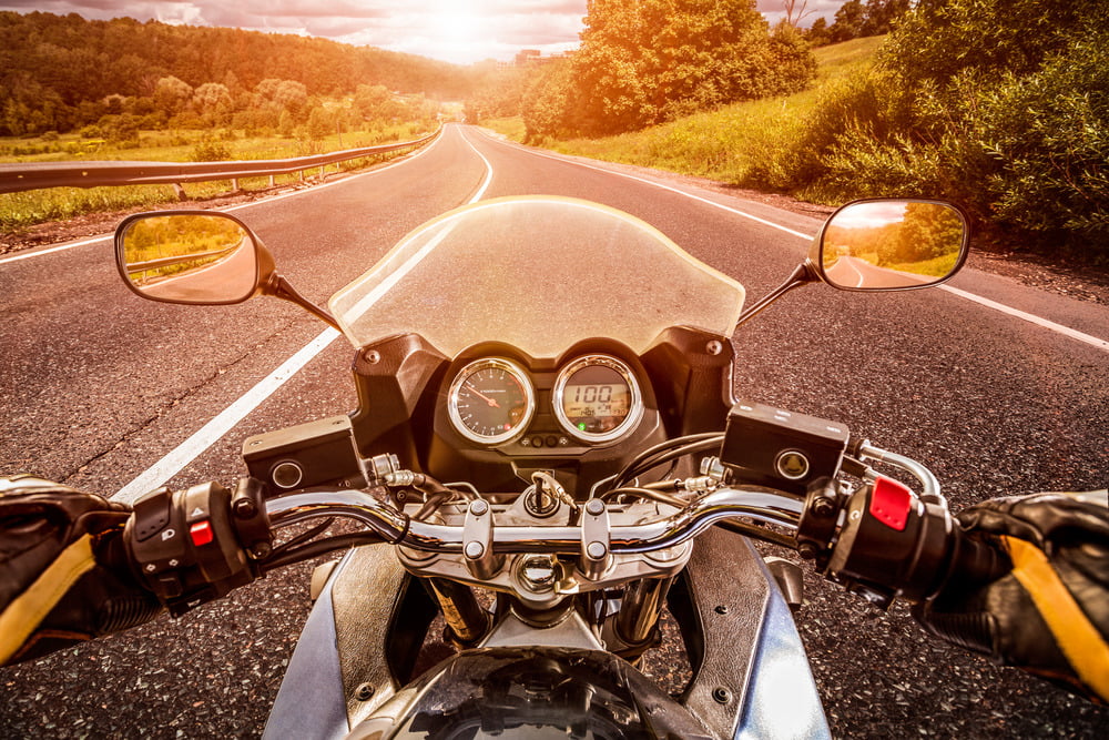 Posicionamiento adecuado del espejo de la motocicleta