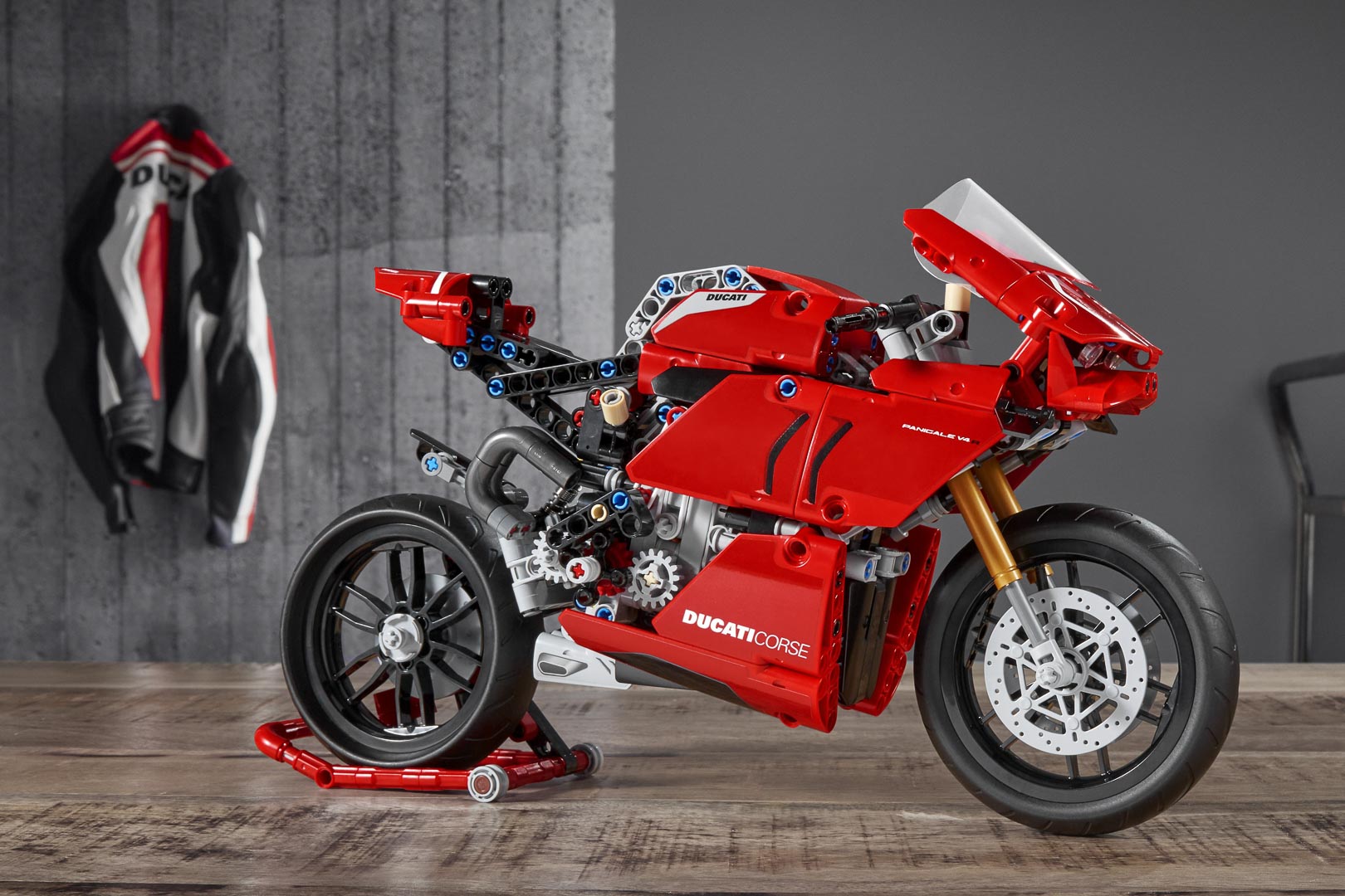 LEGO TECHNIC DUCATI PANIGALE V4 R