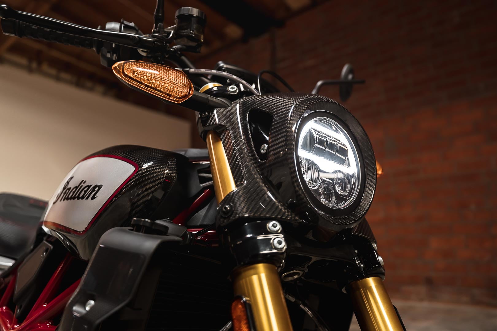 Indian está creando tecnología para que conducir en moto de noche sea más seguro