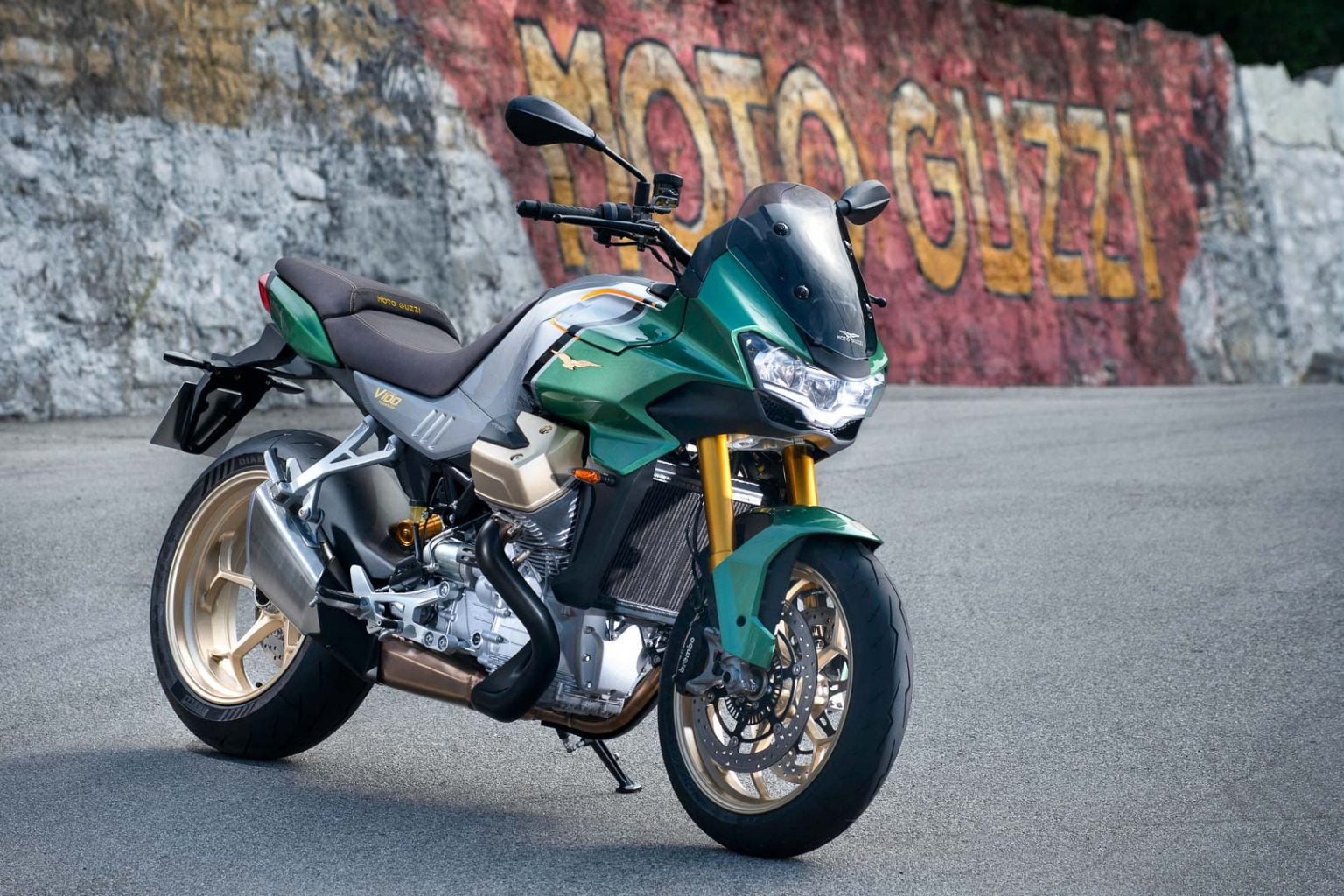 Moto Guzzi V100 Mandello 2022