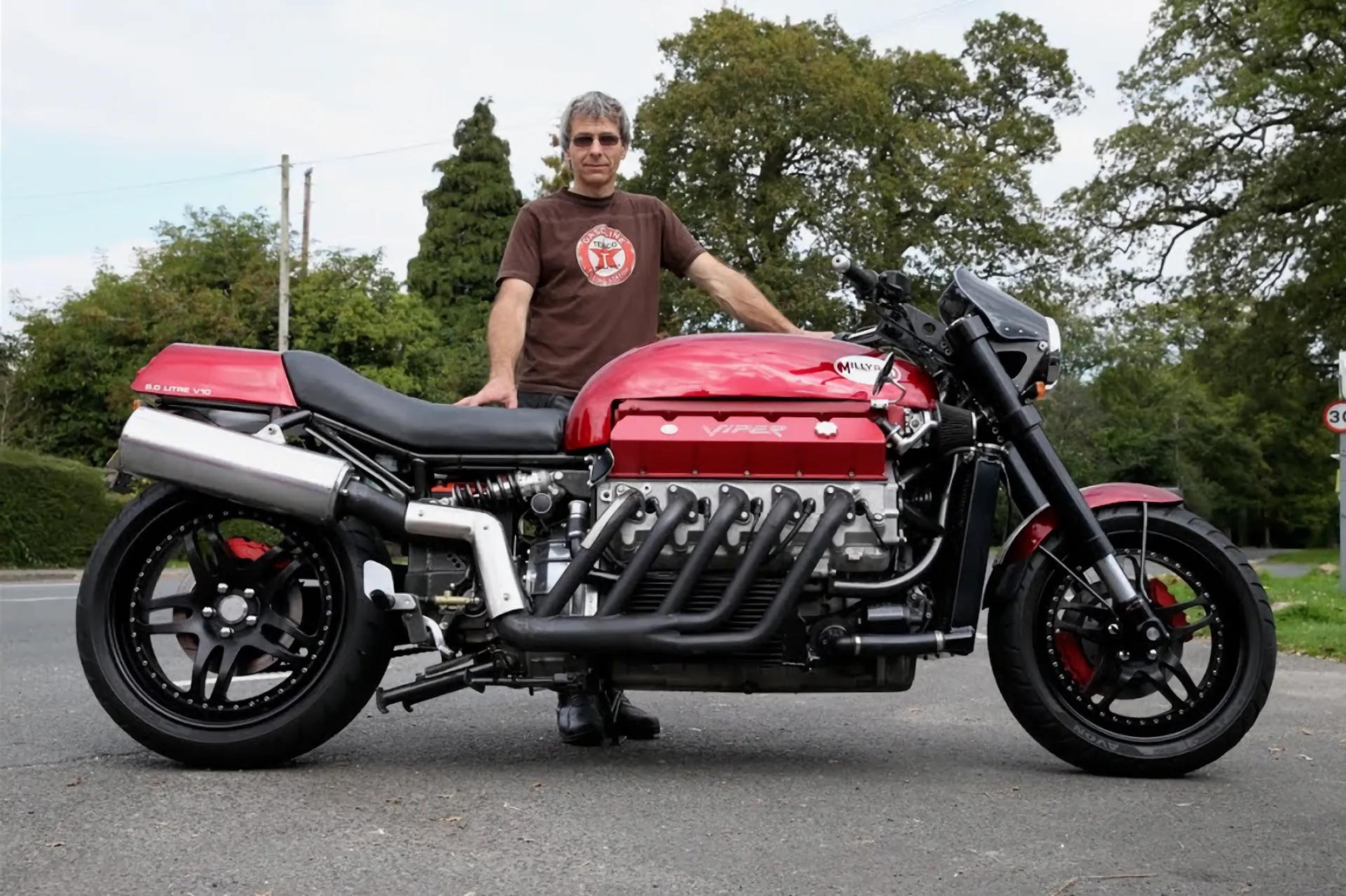 Motocicleta con motor Dodge Viper V-10