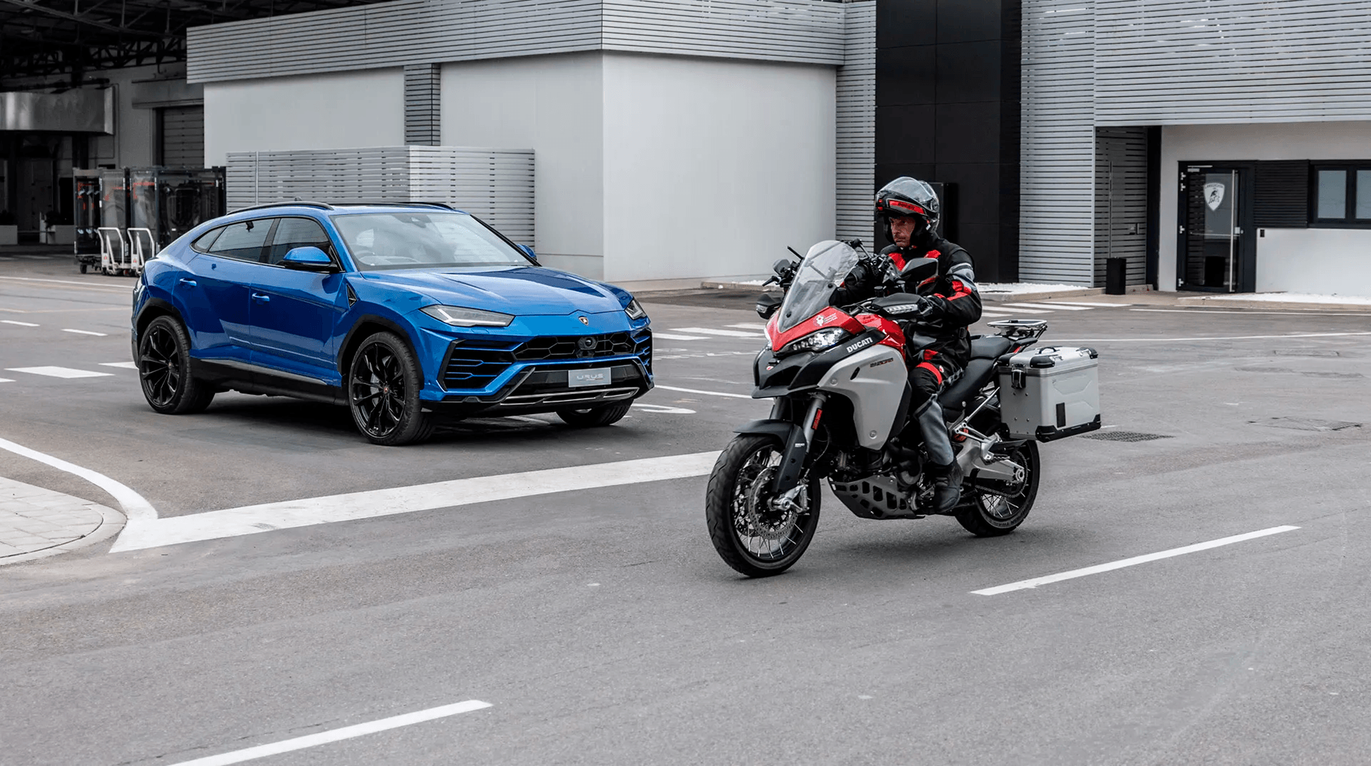 Ducati y Lamborghini prueban sistema de comunicación entre auto y moto