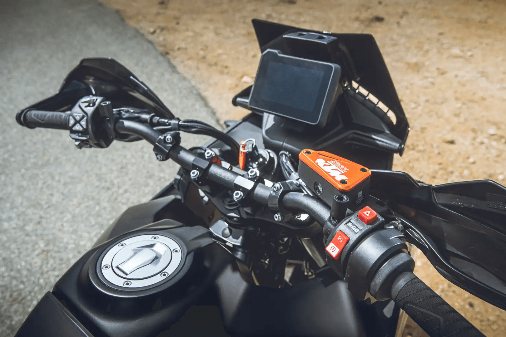 KTM 890 