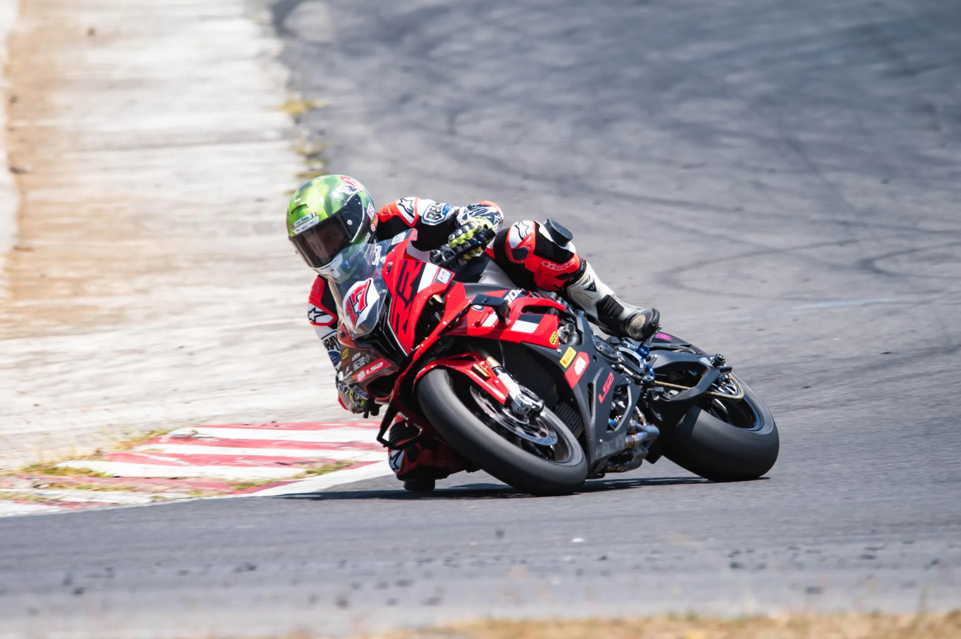 Pilotos de BMW Motorrad y Kawasaki conquistan el primer lugar en el Campeonato AMA Superbike