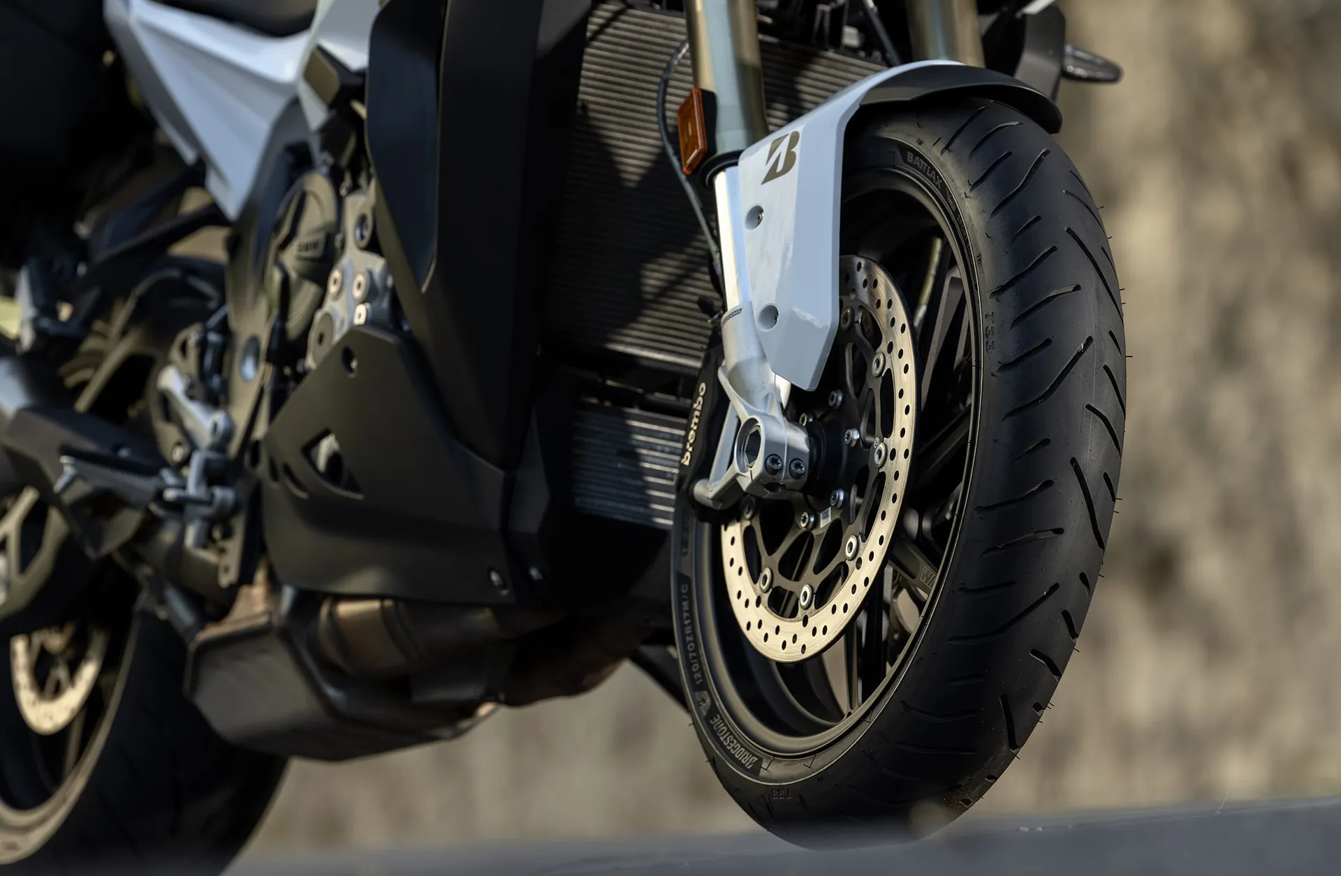 Bridgestone presenta su nueva línea BATTLAX SPORT TOURING T33