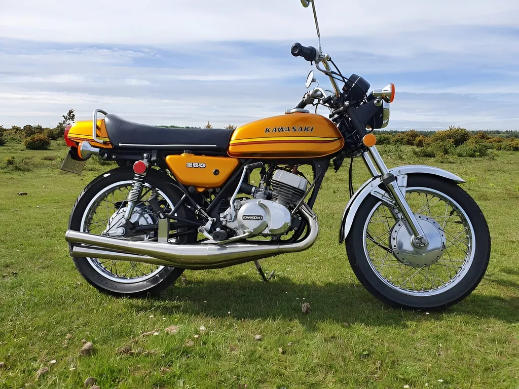 Kawasaki S1 Mach I 1973: La joya compacta de los dos tiempos