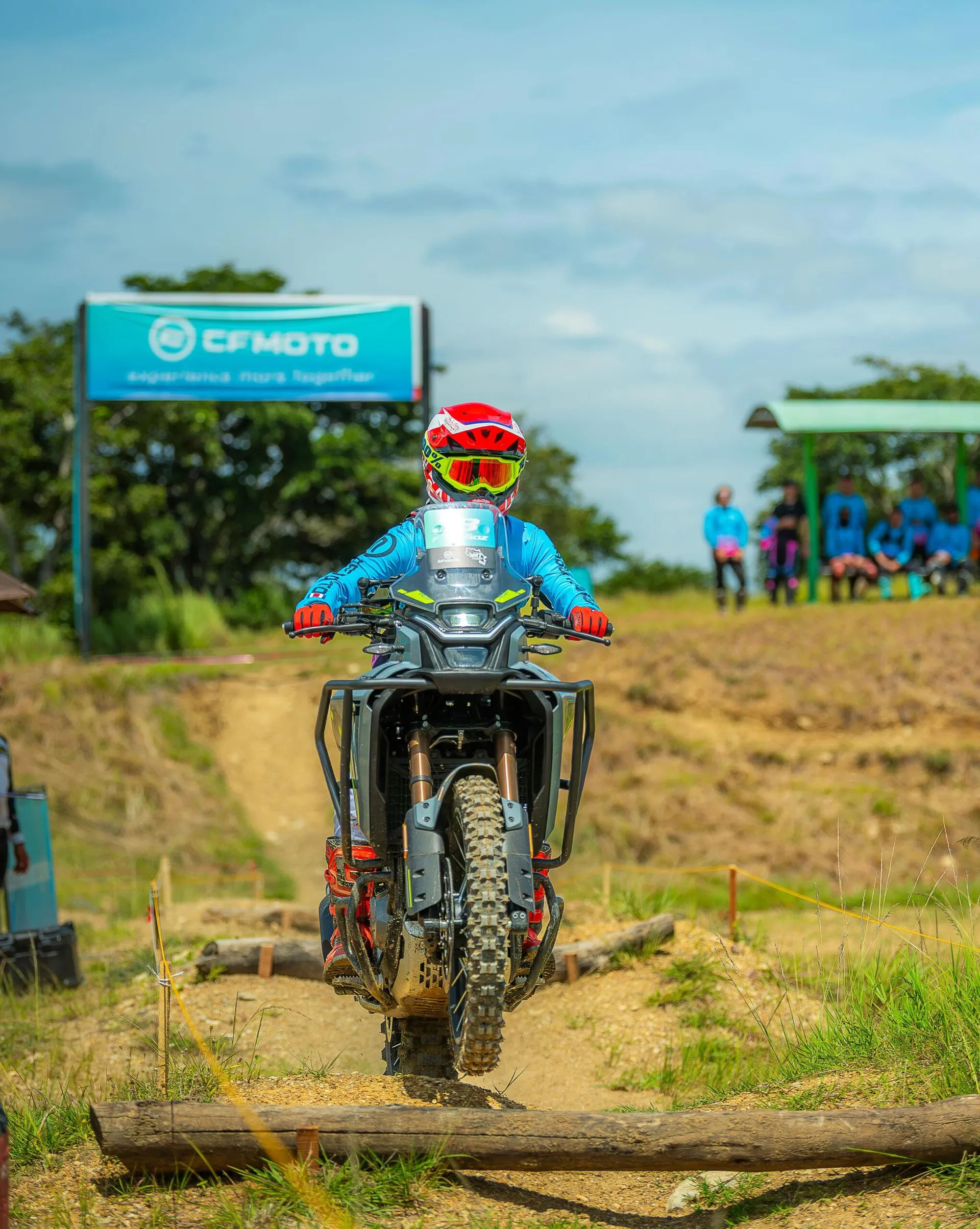 3 pilotos de moto ticos representarán a Costa Rica