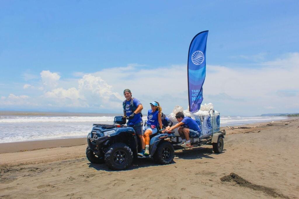Red motors y lalimpieza en playa Guacalillo